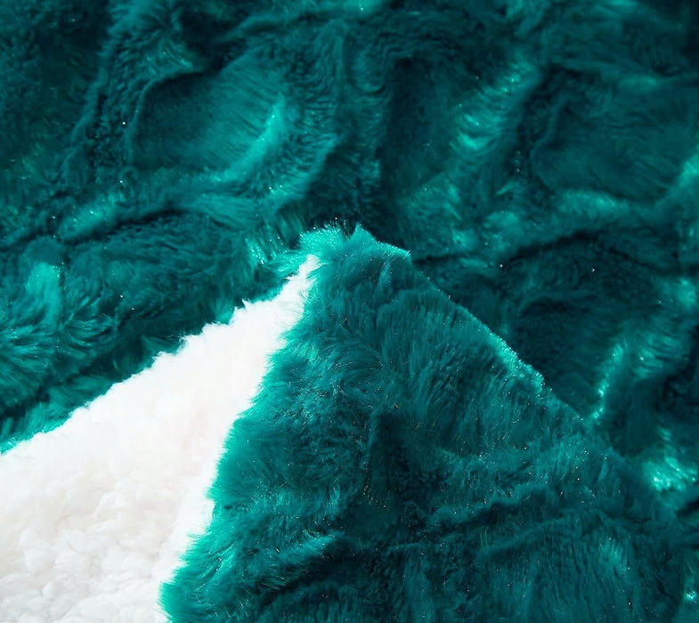 DaDa Bedding Mermaid Scales Emerald Green Blue w/ Sherpa Backside Faux Fur Throw Blanket (BL-171805) - DaDa Bedding Collection