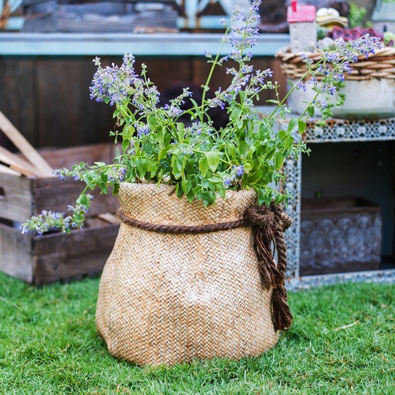 Ribbon Bag Style Concrete Garden Pot (Shipping fees may apply)