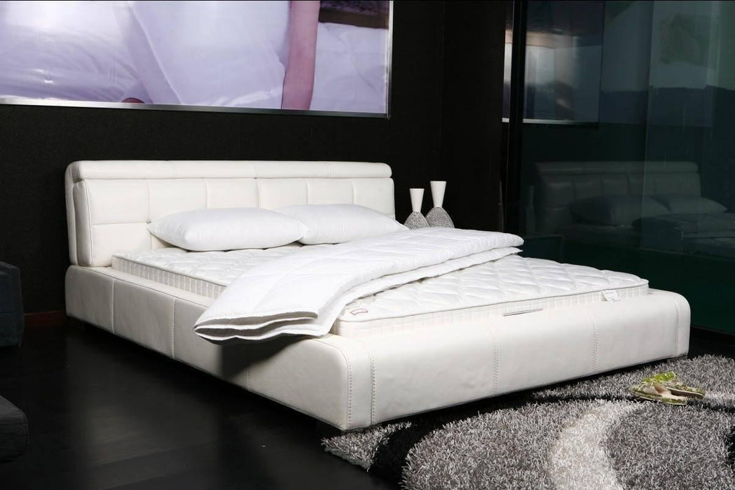 DaDa Bedding Solid White Ultra Extra Comfort Bed Top Mattress Quilted Cover Padding - 1-Piece - DaDa Bedding Collection