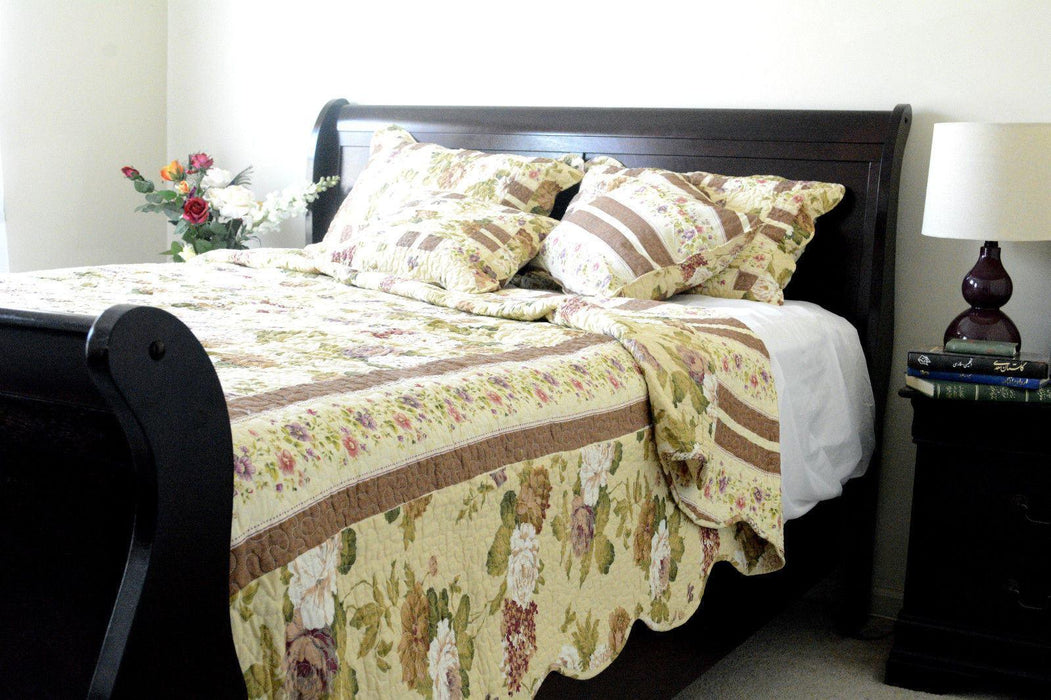 DaDa Bedding Vintage Cottage Rose Garden Floral Ivory Yellow Cotton Scalloped Quilted Bedspread Set (DXJ103478) - DaDa Bedding Collection