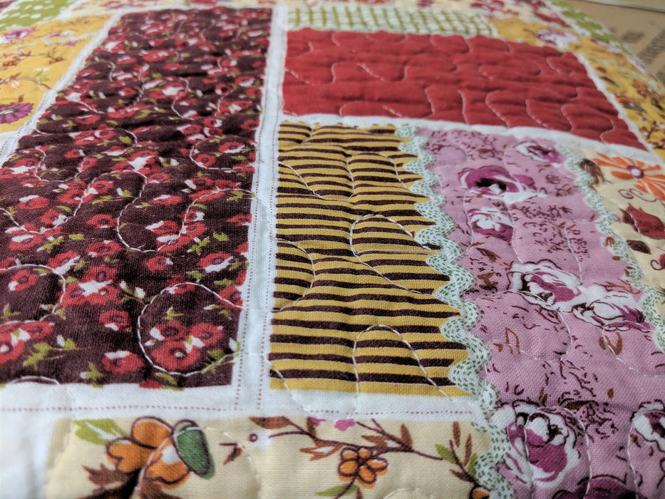 DaDa Bedding Cottage Red Floral Garden Scalloped Cotton Patchwork Quilted Bedspread Set (DXJ103269) - DaDa Bedding Collection
